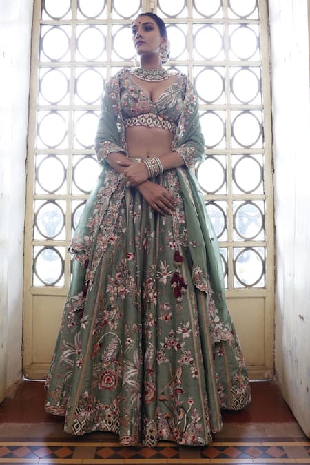 Renaissance's Wedding Fair: Vikram PhadnisPhotos - Indian Shows-Fashion-The  Times of India Photogallery | Elegant saree, Designer lehenga choli,  Stylish sarees