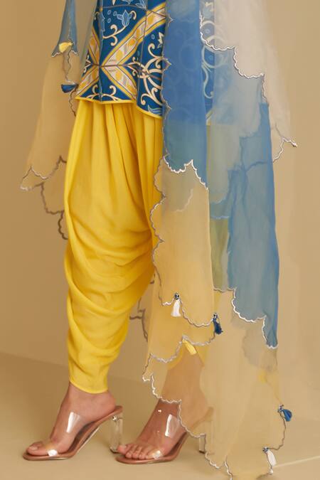 Sage Saga Blue , , Veena Suvaarn Floral Print Kurta Pant Set at Aza Fashions Sage Saga_Blue , , Veena Suvaarn Floral Print Kurta Pant Set _at_Aza_Fashions