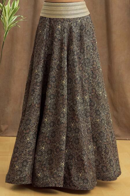 Samyukta Singhania_Black Net, Silk Sequins Floral Pattern Lehenga Set With Embroidered Blouse_at_Aza_Fashions