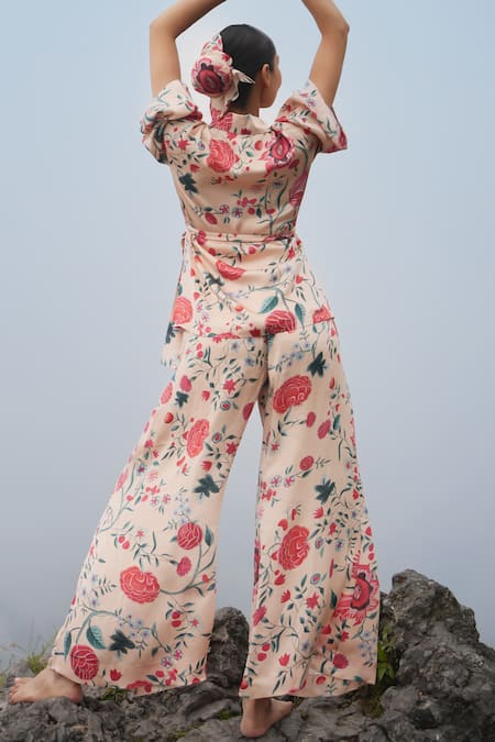 RAAS LIFE White Embroidery Collared Gauri Kyaari Print Top With Belt Online at Aza Fashions RAAS LIFE_White Embroidery Collared Gauri Kyaari Print Top With Belt _Online_at_Aza_Fashions