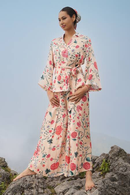 Buy RAAS LIFE White Embroidery Collared Gauri Kyaari Print Top With Belt Online at Aza Fashions Buy_RAAS LIFE_White Embroidery Collared Gauri Kyaari Print Top With Belt _Online_at_Aza_Fashions