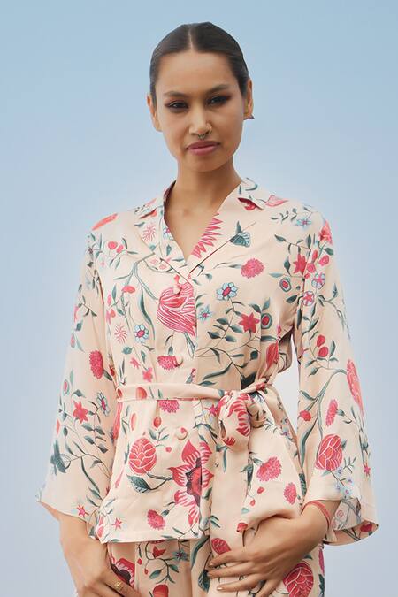 Shop RAAS LIFE White Embroidery Collared Gauri Kyaari Print Top With Belt Online at Aza Fashions Shop_RAAS LIFE_White Embroidery Collared Gauri Kyaari Print Top With Belt _Online_at_Aza_Fashions