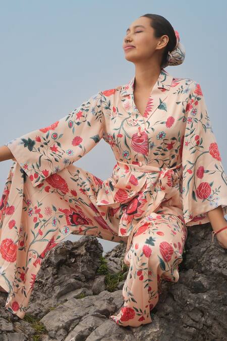 RAAS LIFE White Embroidery Collared Gauri Kyaari Print Top With Belt at Aza Fashions RAAS LIFE_White Embroidery Collared Gauri Kyaari Print Top With Belt _at_Aza_Fashions