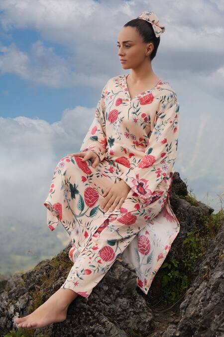 RAAS LIFE_White Velvet Embroidery V-neck Vegan Silk Printed Straight Kurta _Online_at_Aza_Fashions