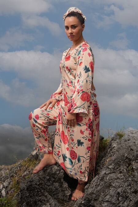 Buy_RAAS LIFE_White Velvet Embroidery V-neck Vegan Silk Printed Straight Kurta _Online_at_Aza_Fashions