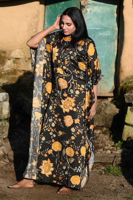 Buy_RAAS LIFE_Black Velvet Round Neck Vegan Silk Floral Print Kaftan 