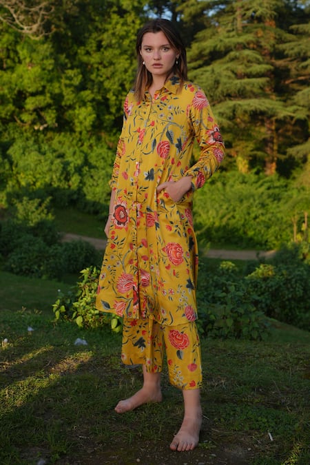Shop_RAAS LIFE_Yellow Velvet Shama Floral Kyaari Print Trouser _at_Aza_Fashions