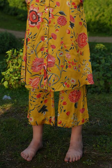 Buy_RAAS LIFE_Yellow Velvet Shama Floral Kyaari Print Trouser _Online_at_Aza_Fashions