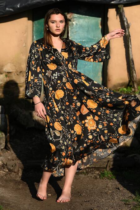 RAAS LIFE_Black Velvet V-neck Jhilmil Print Maxi Dress _Online_at_Aza_Fashions