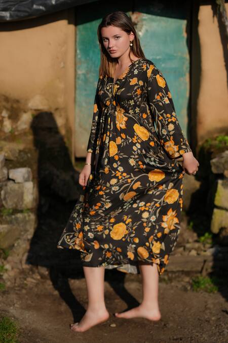 Shop_RAAS LIFE_Black Velvet V-neck Jhilmil Print Maxi Dress _Online_at_Aza_Fashions