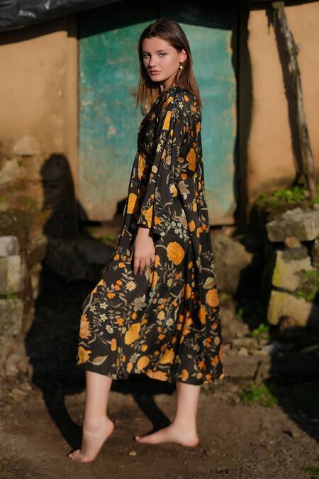 RAAS LIFE_Black Velvet V-neck Jhilmil Print Maxi Dress _at_Aza_Fashions