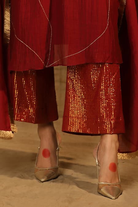 Buy_Trendy Tokari_Red Silk, Chanderi Metallic Thread, Embroidery Round Neck Kurta Pant Set _Online_at_Aza_Fashions