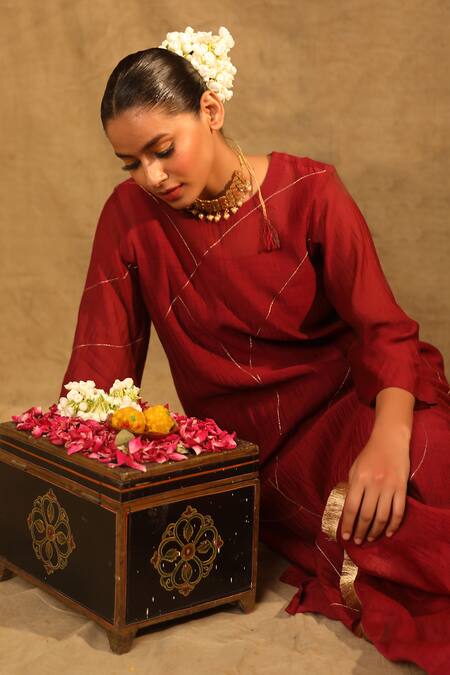 Trendy Tokari_Red Silk, Chanderi Metallic Thread, Embroidery Round Neck Kurta Pant Set _at_Aza_Fashions