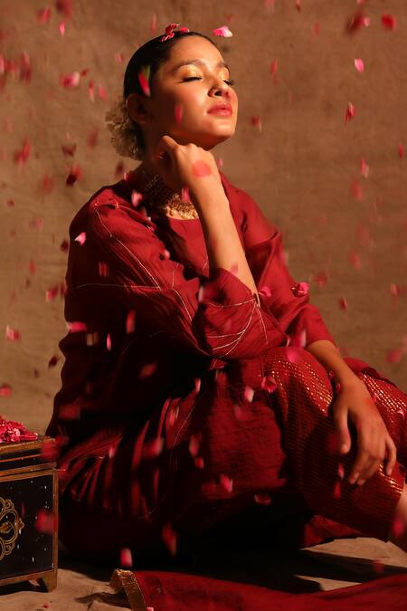 Buy_Trendy Tokari_Red Silk, Chanderi Metallic Thread, Embroidery Round Neck Kurta Pant Set 