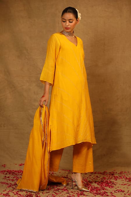 Buy_Trendy Tokari_Yellow Silk, Chanderi Metallic Thread, Embroidery Dimensional Kurta Pant Set _Online_at_Aza_Fashions
