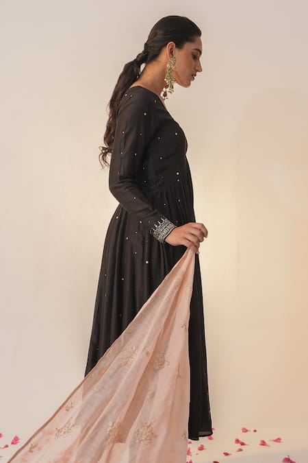 Buy_Label Mansi Nagdev_Black Cotton, Silk Gota Patti, Piping V-neck Zaniyah Anarkali Trouser Set _Online_at_Aza_Fashions