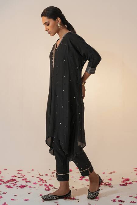 Buy_Label Mansi Nagdev_Black Cotton Silk Hand Embroidery Pittan V Neck Hiraya Kurta With Trouser _Online_at_Aza_Fashions