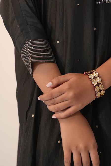 Label Mansi Nagdev_Black Cotton Silk Hand Embroidery Pittan V Neck Hiraya Kurta With Trouser _at_Aza_Fashions