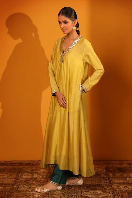 Shop_Sitaraa_Green Chanderi, Silk Organza Sequins V-neck Parv Border A-line Kurta Set _Online_at_Aza_Fashions