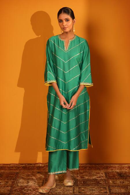 Buy_Sitaraa_Green Chanderi, Silk Organza Embroidery Collared Ruchi Straight Kurta Pant Set _Online_at_Aza_Fashions