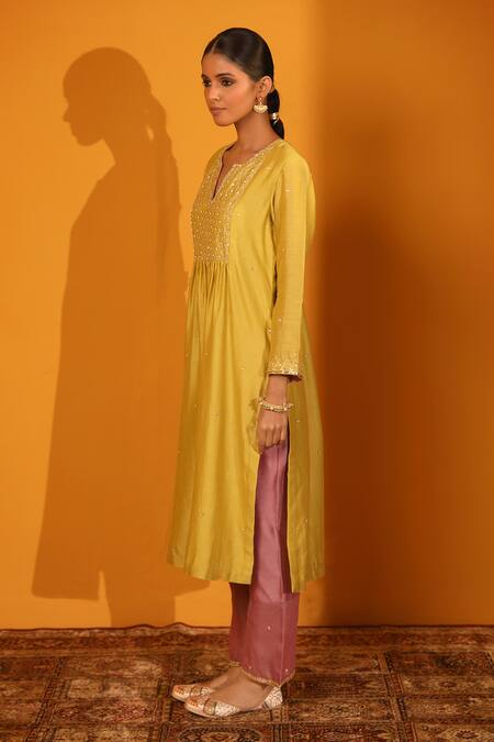 Sitaraa_Green Chanderi, Silk Organza Sequins, Embroidery Kanak Gathered Kurta Pant Set _Online_at_Aza_Fashions