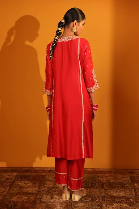 Shop_Sitaraa_Red Organza, Silk Sequins, Embroidery Split V-neck Guldar Kurta Pant Set _at_Aza_Fashions