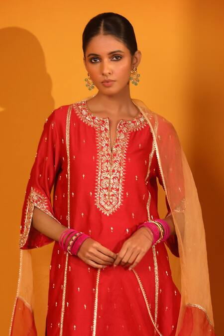 Buy Sitaraa Red Organza, Silk Sequins, Embroidery Split V-neck Guldar Kurta Pant Set Online at Aza Fashions Buy_Sitaraa_Red Organza, Silk Sequins, Embroidery Split V-neck Guldar Kurta Pant Set _Online_at_Aza_Fashions