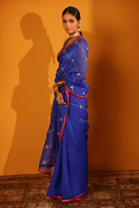 Sitaraa_Blue Silk Embroidery V-neck Chhavi Saree With Blouse _Online_at_Aza_Fashions