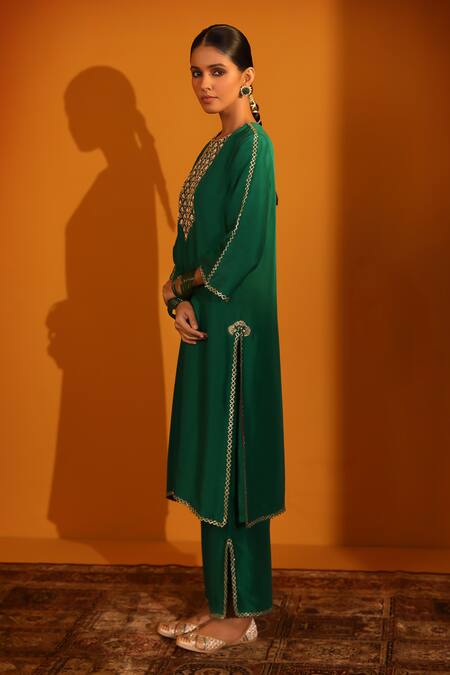 Sitaraa_Emerald Green Organza, Silk Embroidery Round Neck Kriti Kurta Pant Set _Online_at_Aza_Fashions