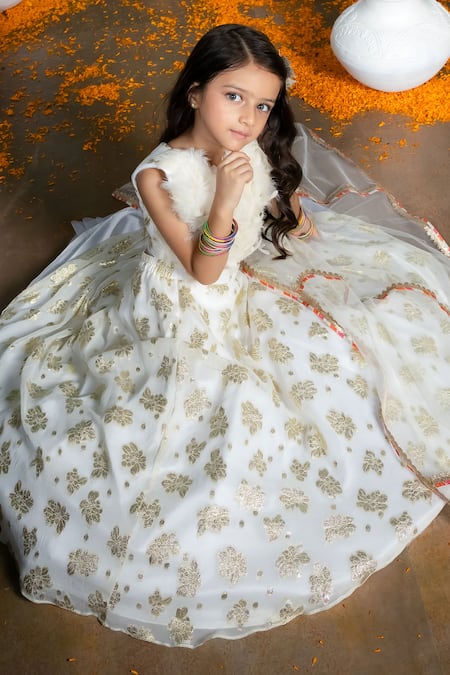 Hoity Moppet_White Georgette Zari Masoom Floral Pattern Lehenga Set _at_Aza_Fashions