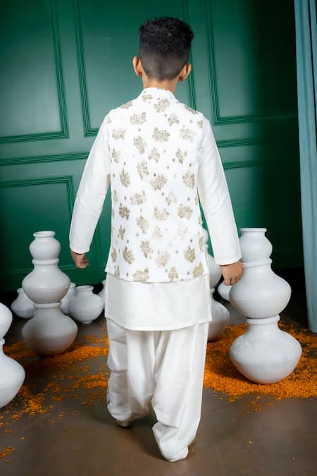 Shop Hoity Moppet White Georgette Zari Floral Bundi Kurta Set at Aza Fashions Shop_Hoity Moppet_White Georgette Zari Floral Bundi Kurta Set _at_Aza_Fashions