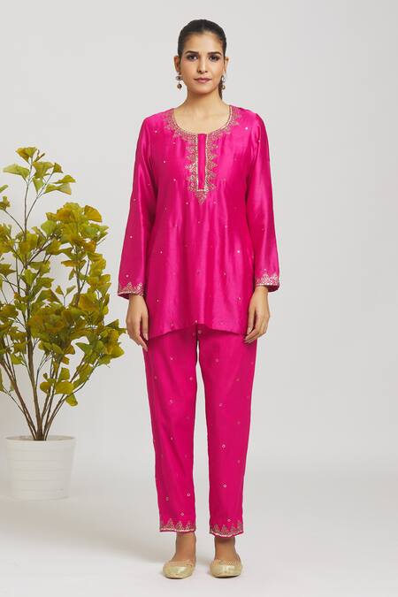 Naintara Bajaj_Pink Chanderi, Cotton Mirrors Round Neck Mukaish Embroidered Tunic With Pant _Online_at_Aza_Fashions