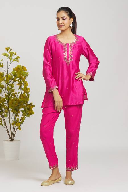 Buy_Naintara Bajaj_Pink Chanderi, Cotton Mirrors Round Neck Mukaish Embroidered Tunic With Pant _Online_at_Aza_Fashions