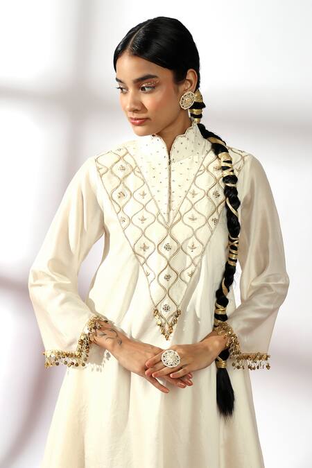 Shop Leela By A Ivory Chanderi, Linen Zari, Sequins Flora Embroidered Kurta With Palazzo Online at Aza Fashions Shop_Leela By A_Ivory Chanderi, Linen Zari, Sequins Flora Embroidered Kurta With Palazzo _Online_at_Aza_Fashions