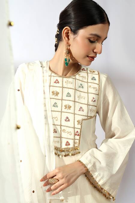 Shop Leela By A Ivory Chanderi, Organza, Linen Sequins Round Ghungroo Embellished Anarkali Set Online at Aza Fashions Shop_Leela By A_Ivory Chanderi, Organza, Linen Sequins Round Ghungroo Embellished Anarkali Set _Online_at_Aza_Fashions