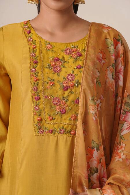 Buy_Tuli_Yellow Viscose, Silk, Chiffon Embroidery Round Floral Straight Kurta And Pant Set