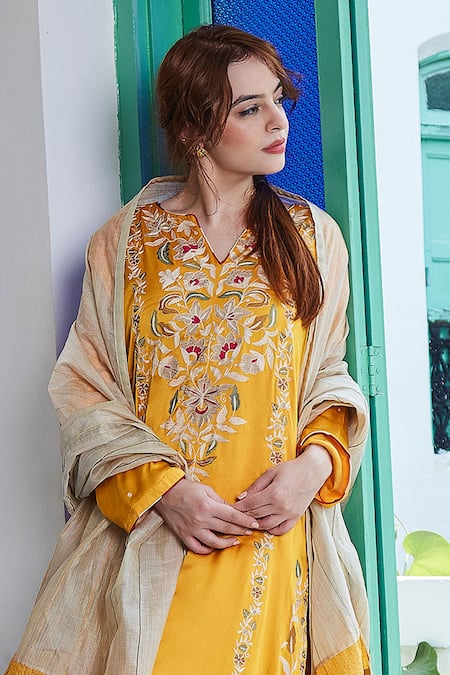 Shop_BO Tree_Yellow Modal Satin Silk Embroidered Floral Notched Sona Kurta Pant Set_Online_at_Aza_Fashions