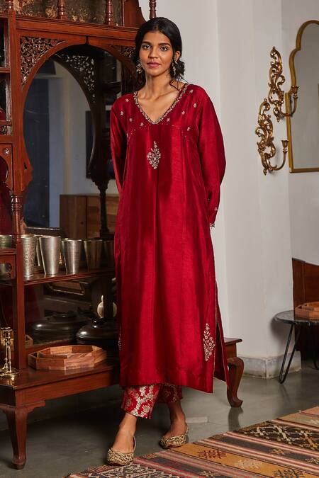 Shop BO Tree Maroon Thin Raw Silk Embroidered Zari V Neck Blush Kurta Set at Aza Fashions Shop_BO Tree_Maroon Thin Raw Silk Embroidered Zari V Neck Blush Kurta Set_at_Aza_Fashions