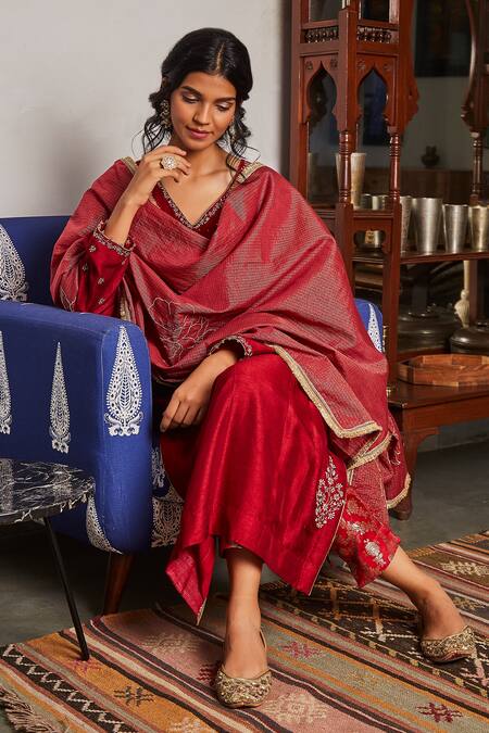 BO Tree Maroon Thin Raw Silk Embroidered Zari V Neck Blush Kurta Set Online at Aza Fashions BO Tree_Maroon Thin Raw Silk Embroidered Zari V Neck Blush Kurta Set_Online_at_Aza_Fashions