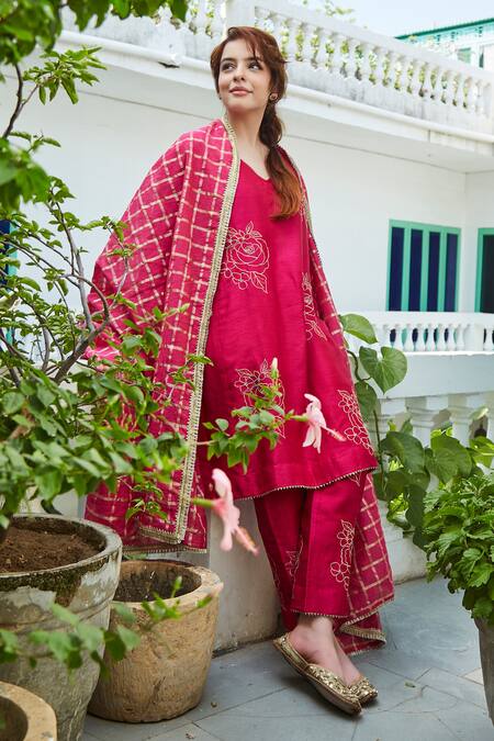 Shop_BO Tree_Pink Thin Raw Silk Embroidered Floral V Neck Gulab Kurta Pant Set_Online_at_Aza_Fashions