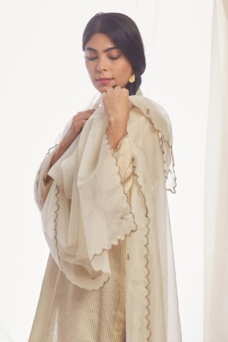 BO Tree_Off White Cotton Zari Embellished Lace V Neck Kurta Pant Set_Online_at_Aza_Fashions