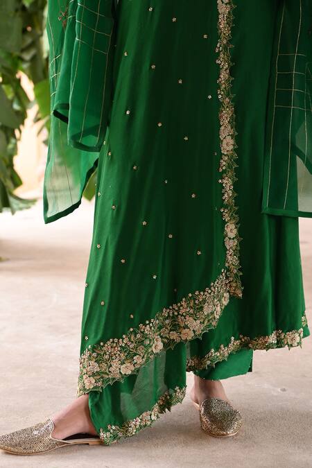 Deep Thee_Green Chanderi, Organza Beads, Cut Work, Embroidery Zardozi Panelled Kurta Set _at_Aza_Fashions