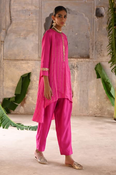 Deep Thee_Fuchsia Silk Zari Round Neck Placement Embroidered Kurta And Pant Set _Online_at_Aza_Fashions