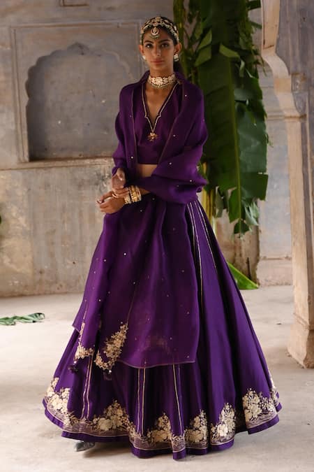 Deep Thee Purple Silk Embroidery Guchha Phool V Neck Kali Lehenga Blouse Set 