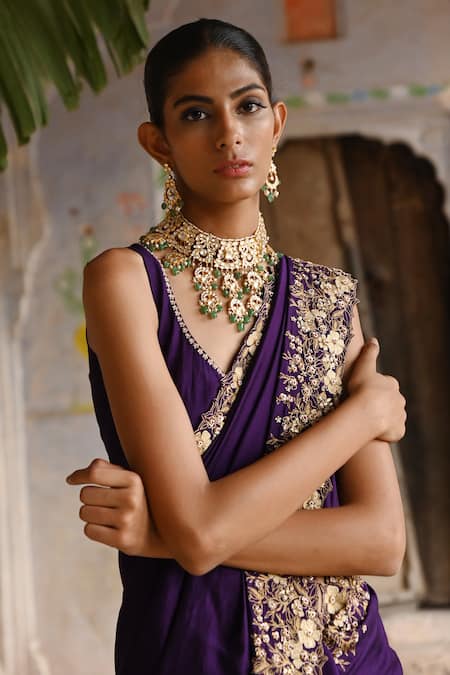 Buy_Deep Thee_Purple Silk Embroidery, Zari V-neck Gardenia Border Saree With Blouse _Online_at_Aza_Fashions