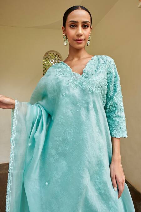 Osaa By Adarsh_Blue Organza Embroidery, Applique V-neck Floral Kurta Set_Online_at_Aza_Fashions