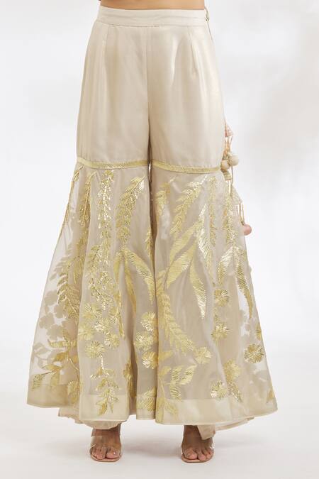 Shop Vandana Sethi Peach Organza, Net Embroidery, Gota Patti Halter Neck Floral Kurta Gharara Set Online at Aza Fashions Shop_Vandana Sethi_Peach Organza, Net Embroidery, Gota Patti Halter Neck Floral Kurta Gharara Set _Online_at_Aza_Fashions