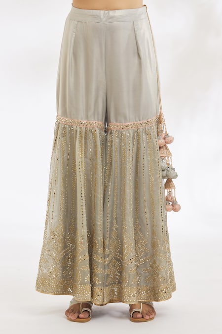 Vandana Sethi Peach Organza, Net Mirrors, Gota Patti V-neck Embroidered Kurta Gharara Set at Aza Fashions Vandana Sethi_Peach Organza, Net Mirrors, Gota Patti V-neck Embroidered Kurta Gharara Set _at_Aza_Fashions