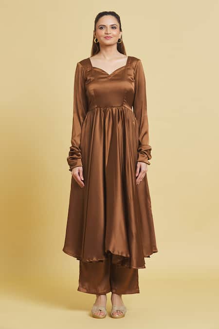 Samyukta Singhania_Brown Silk, Organza Embroidery Sweetheart Neck Solid Anarkali Pant Set _Online_at_Aza_Fashions