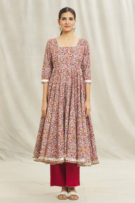 Samyukta Singhania_Maroon Cotton Gota Patti Square Neck Paisley Print Anarkali Pant Set _Online_at_Aza_Fashions